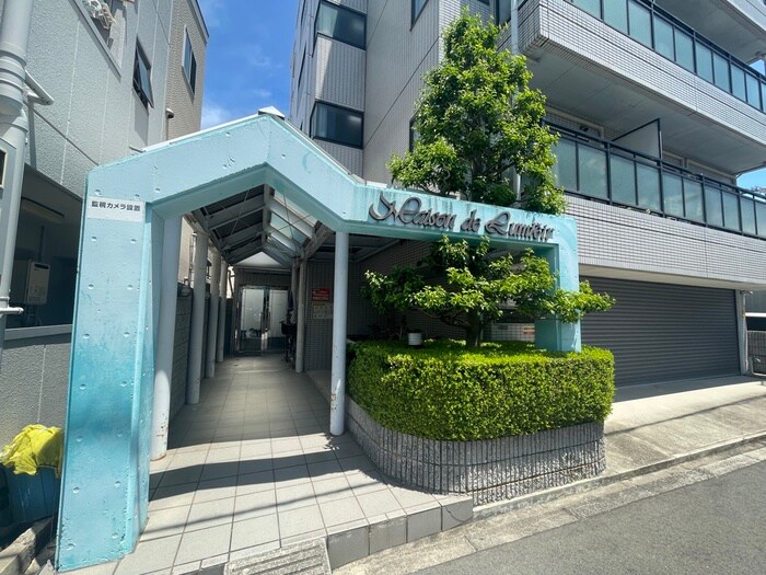 物件外観写真2　(エントランス部分)