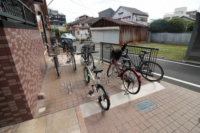 物件外観写真3　(駐輪場)