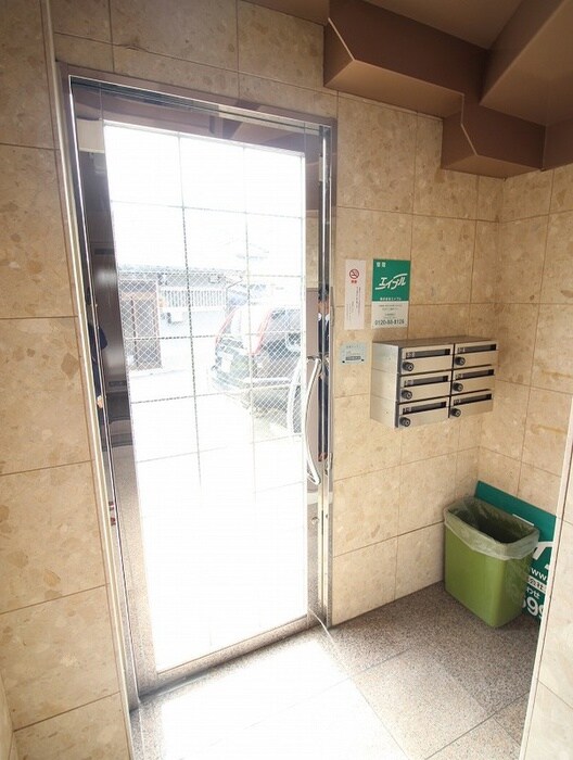 物件外観写真4　(エントランス部分)