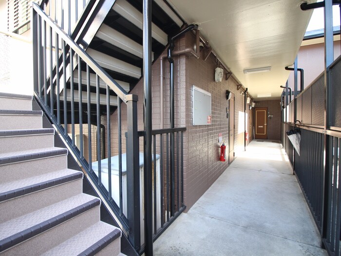 物件外観写真3　(エントランス部分)