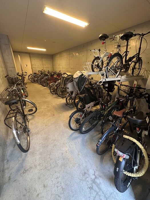物件外観写真6　(駐輪場)