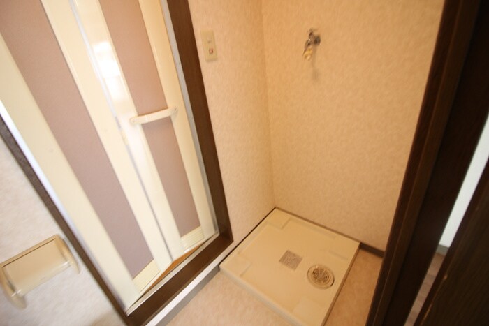 物件内観写真12　(洗濯機置場)