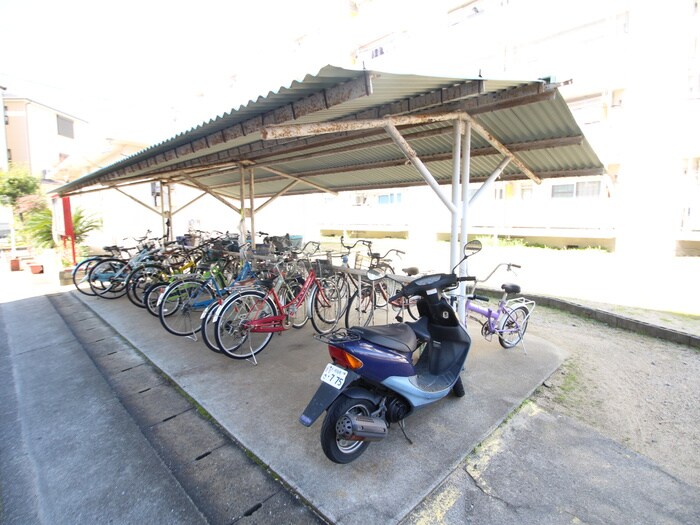 物件外観写真5　(駐輪場)