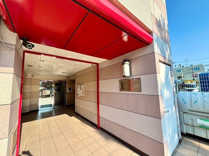 物件外観写真2　(エントランス部分)