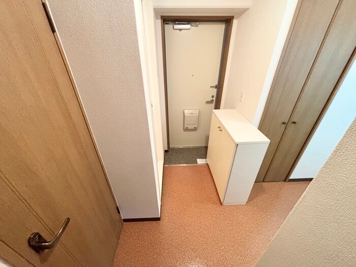 物件内観写真12　(玄関)