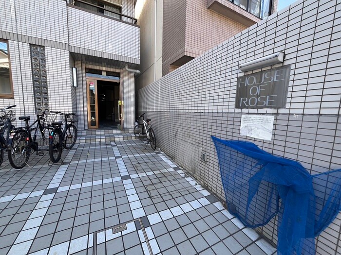 物件外観写真4　(エントランス部分)