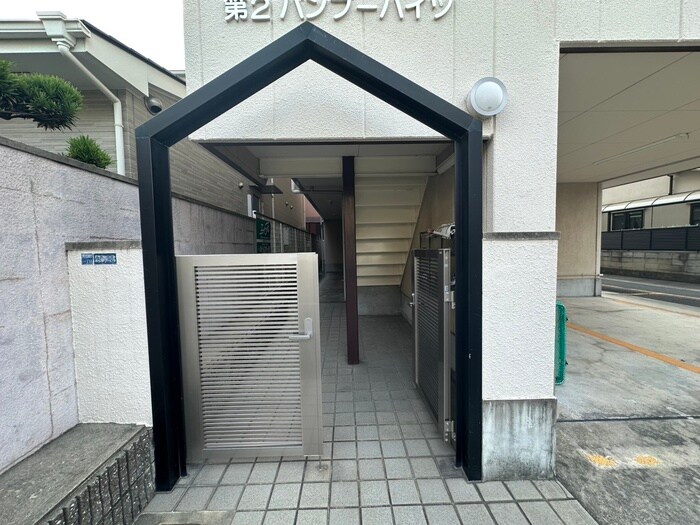 物件外観写真4　(エントランス部分)