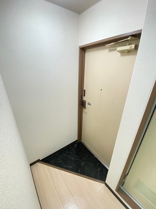 物件内観写真14　(玄関)