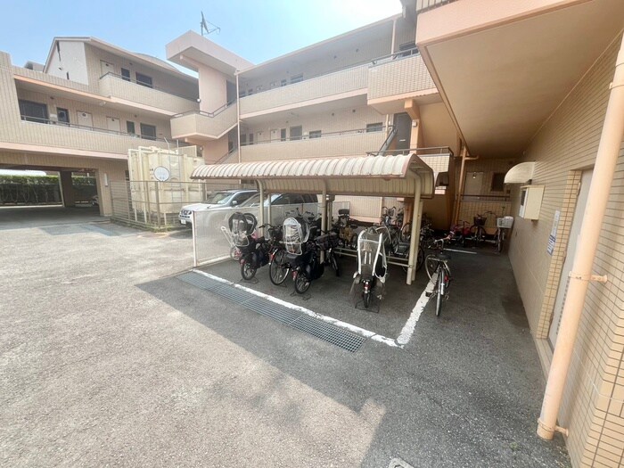 物件外観写真6　(駐輪場)