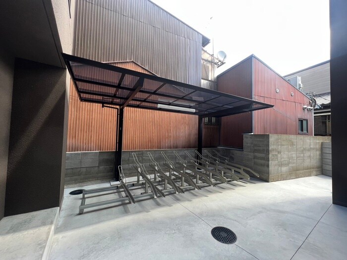 物件外観写真3　(駐輪場)