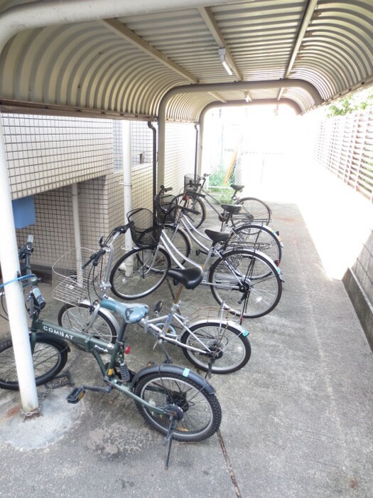 物件外観写真3　(駐輪場)