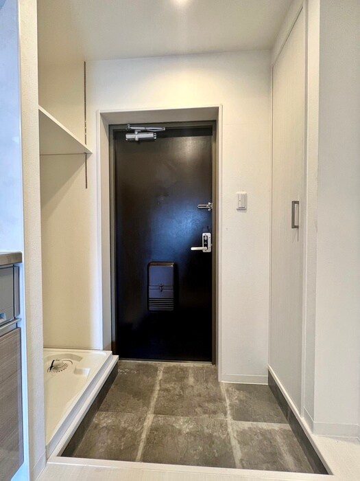 物件内観写真13　(玄関)