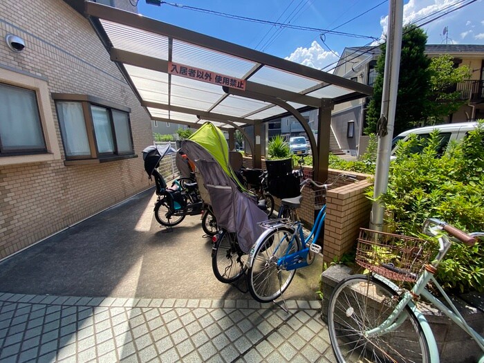 物件外観写真4　(駐輪場)
