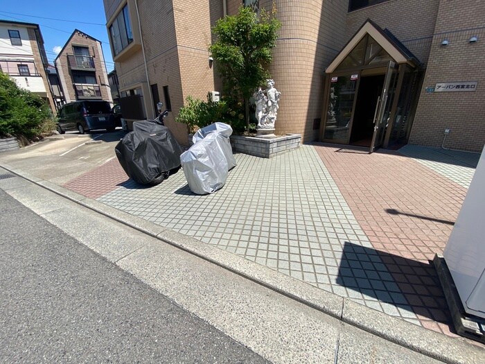 物件外観写真6　(駐車場)