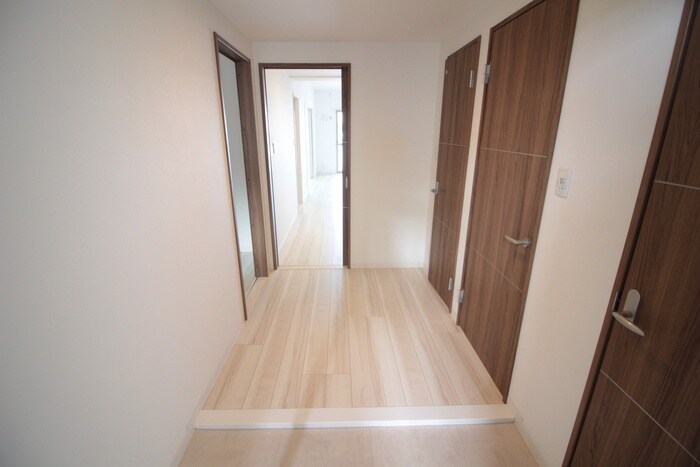 物件内観写真7　(玄関)