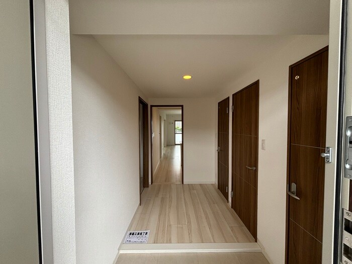 物件内観写真22　(玄関)