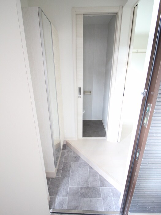 物件内観写真16　(玄関)