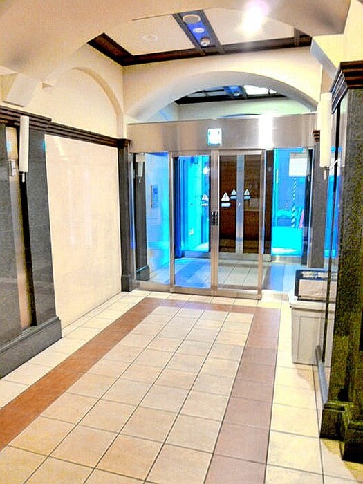 物件外観写真2　(エントランス部分)