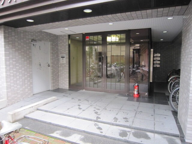 物件外観写真2　(エントランス部分)