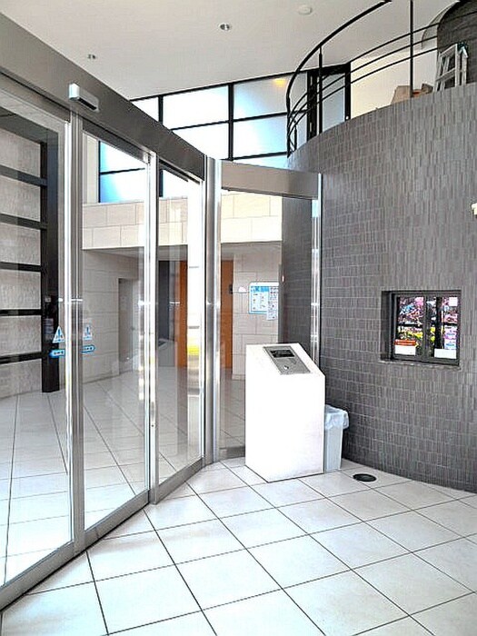 物件外観写真4　(エントランス部分)