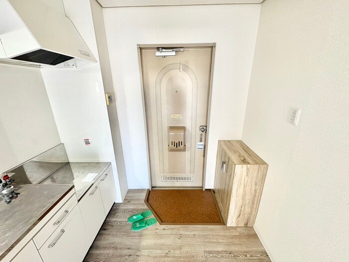 物件内観写真8　(玄関)