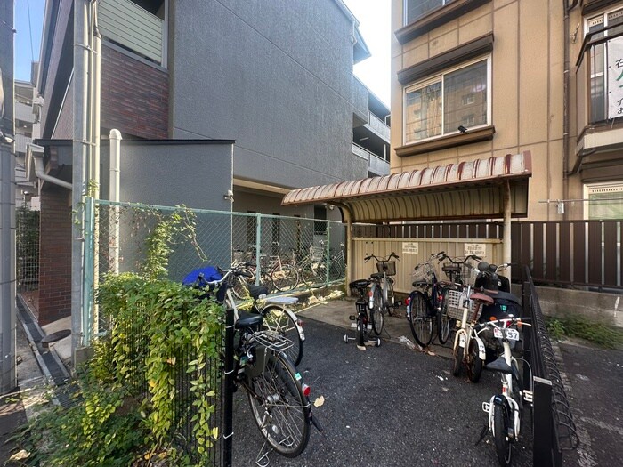 物件外観写真3　(駐輪場)