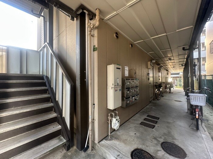 物件外観写真5　(エントランス部分)