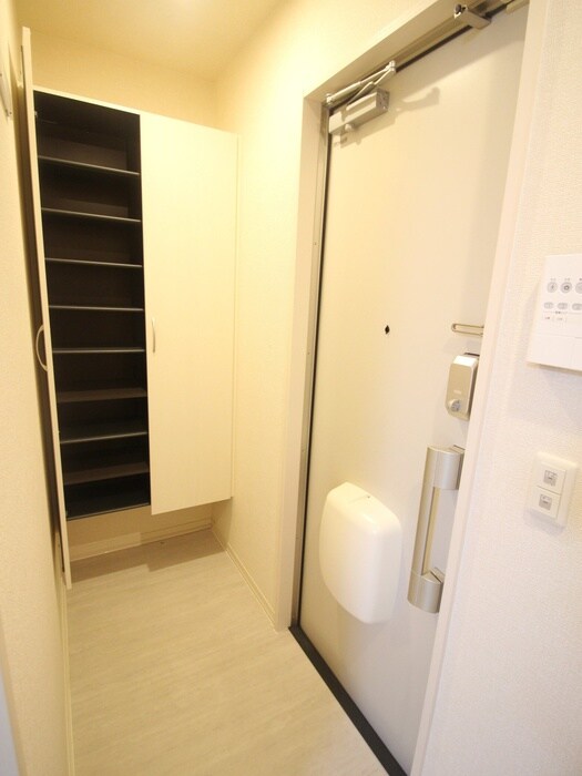 物件内観写真18　(玄関)