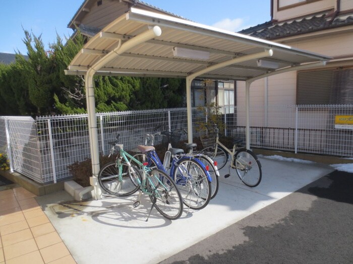 物件外観写真5　(駐輪場)
