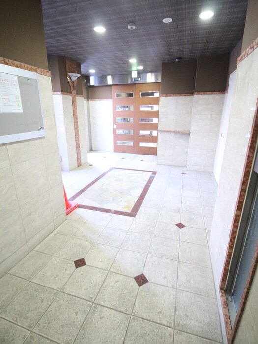 物件外観写真4　(エントランス部分)