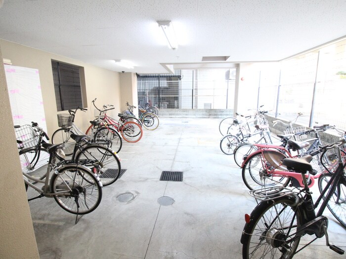 物件外観写真6　(駐輪場)