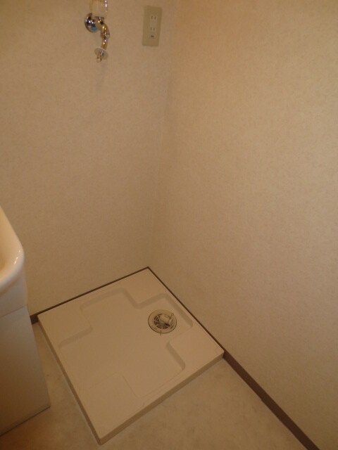 物件内観写真11　(洗濯機置場)