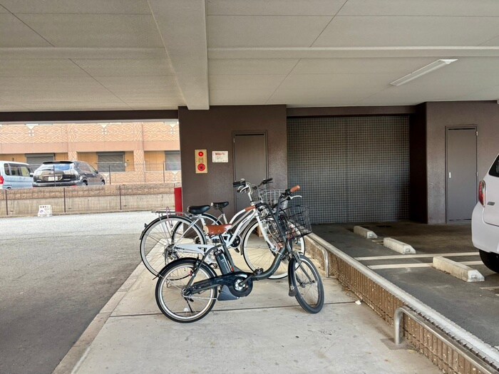 物件外観写真5　(駐輪場)