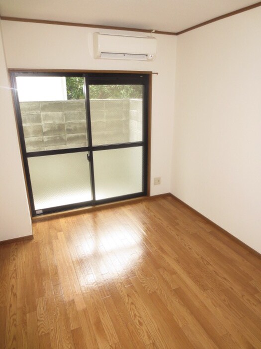 物件内観写真4　(居室)