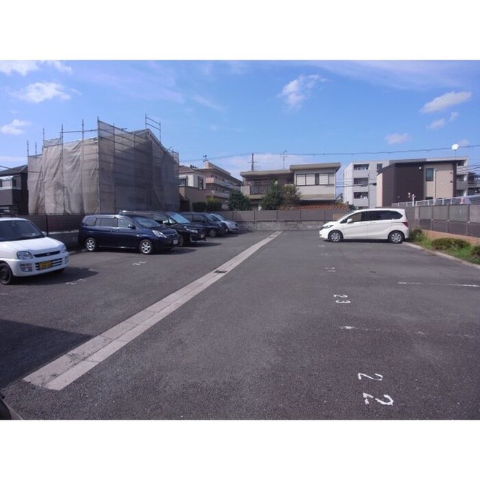 物件外観写真4　(駐車場)
