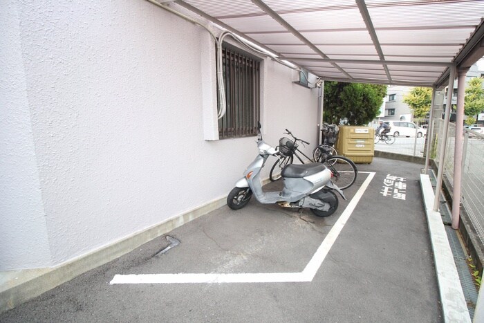 物件外観写真3　(駐輪場)