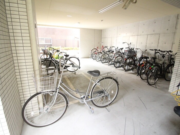物件外観写真5　(駐輪場)