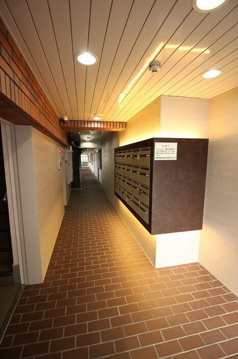 物件外観写真2　(エントランス部分)