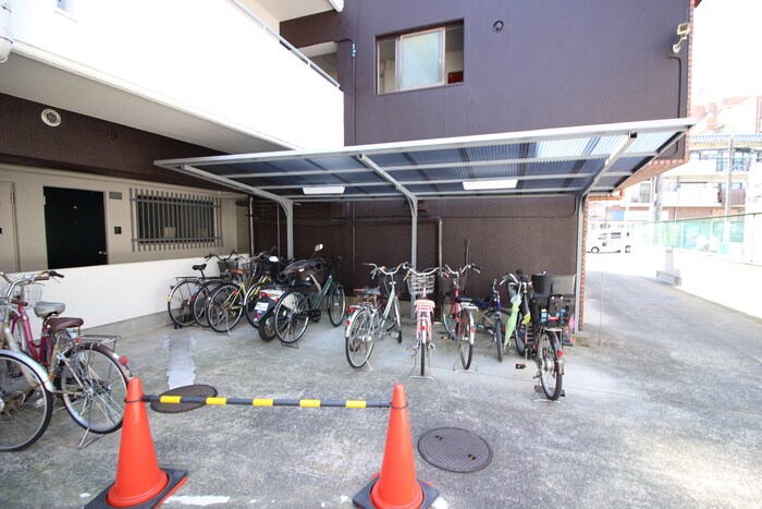 物件外観写真3　(駐輪場)