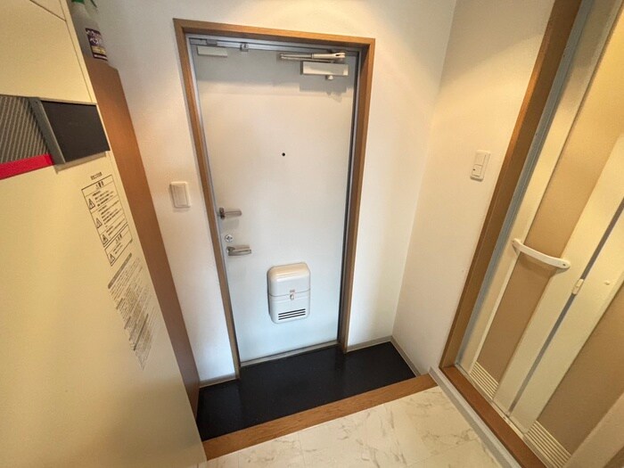 物件内観写真14　(玄関)