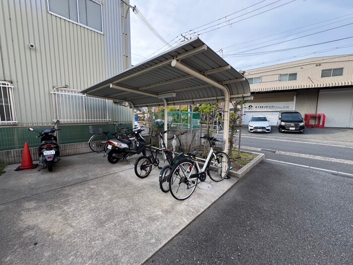 物件外観写真6　(駐輪場)