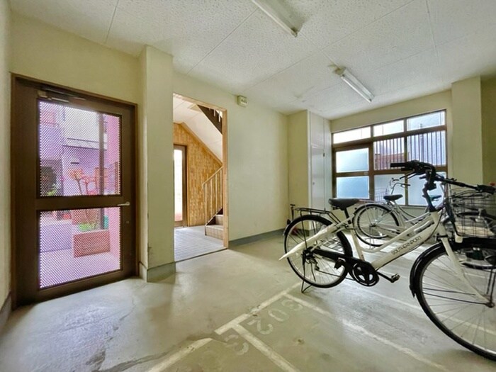 物件外観写真5　(駐輪場)