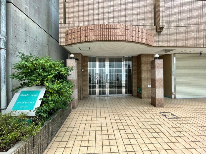 物件外観写真3　(エントランス部分)