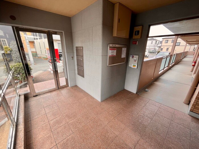 物件外観写真3　(エントランス部分)