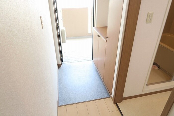 物件内観写真13　(玄関)