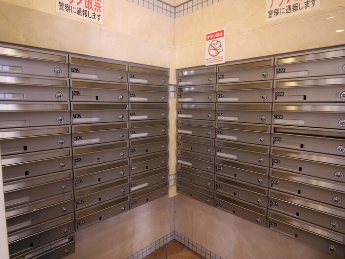 物件外観写真4　(エントランス部分)