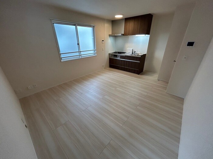 物件内観写真8　(室内からの展望)