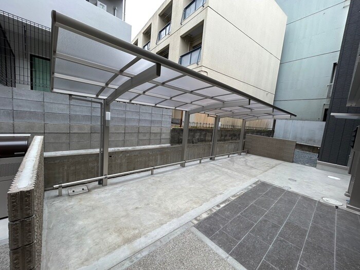 物件外観写真3　(駐輪場)