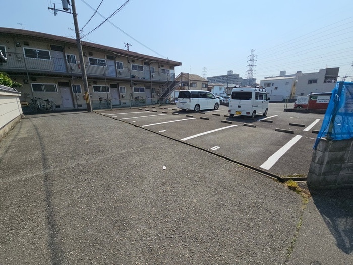 物件外観写真6　(駐車場)