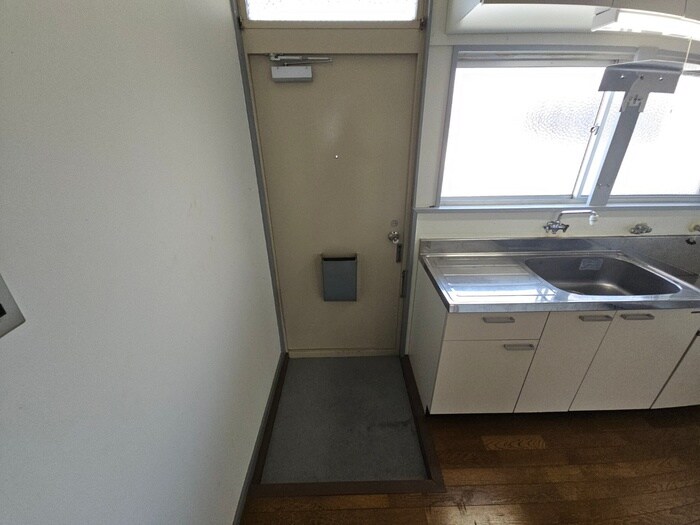 物件内観写真14　(玄関)